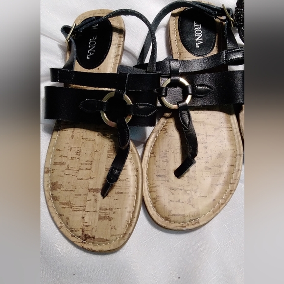 Target Lot of 2 Pair Thong Sandals Mossimo Merona - Picture 2 of 10